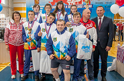 Участники соревнованийй по пауэрлифтингу спорта ЛИН.